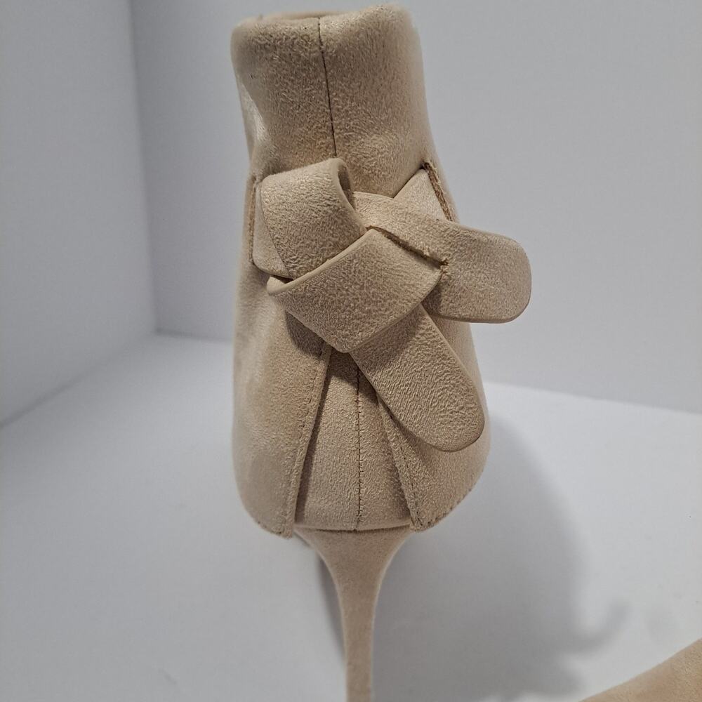Chelsea Moreland Heels - Picture 5 of 8